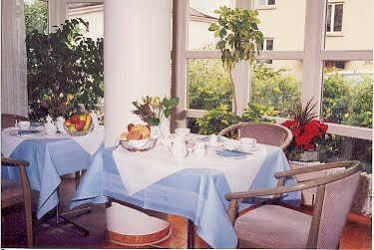 Astra Hotel Ulma Esterno foto